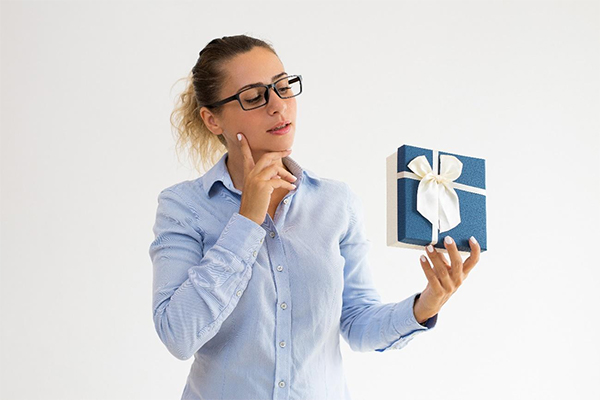 Comparando Brindes: Produtos Personalizados Versus Itens Tradicionais