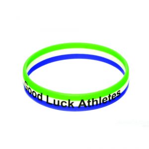Pulseira de silicone larga com listras
