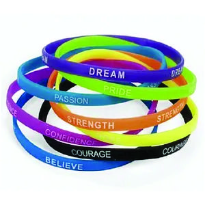 Pulseira de silicone fininha e multicolorida