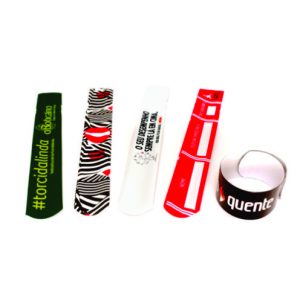 Pulseira bate-enrola em vinil