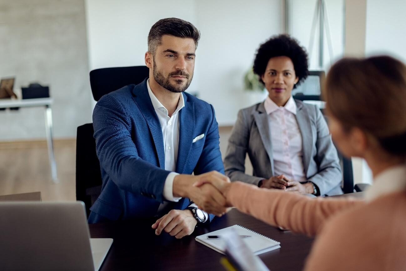 Como Brindes Personalizados Podem Ajudar na Atração de Novos Talentos