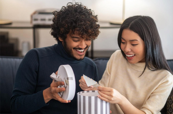 Brindes que Conectam: A Importância de Presentes Corporativos para Clientes