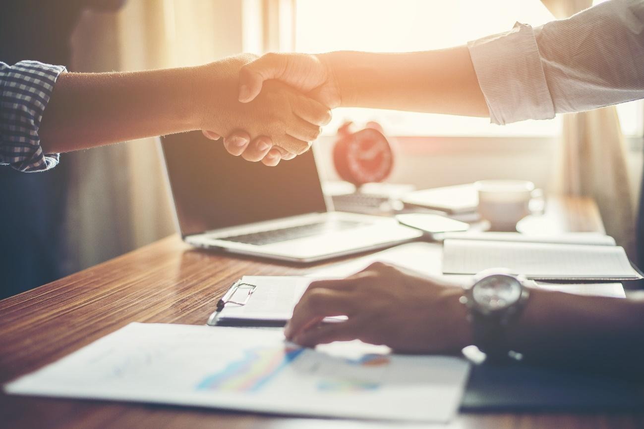 Como Negociar Contratos com Fornecedores de Brindes para Garantir Preços Competitivos